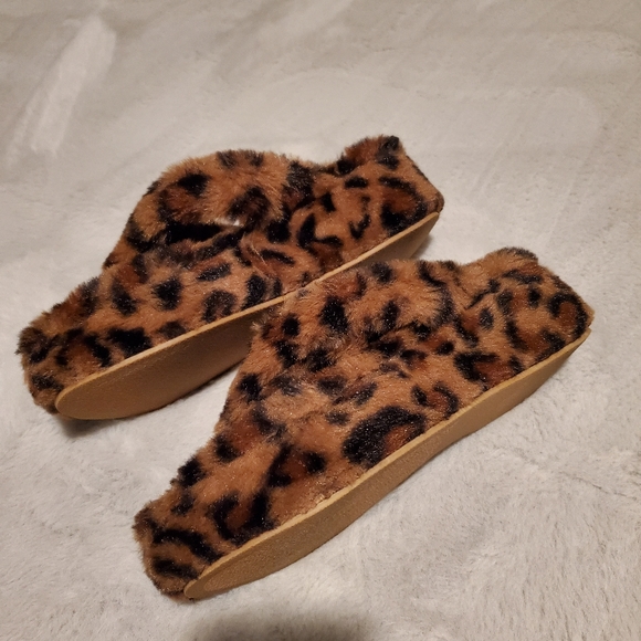 Crown & Ivy Faux Fur Platform Sandals - Picture 3 of 7